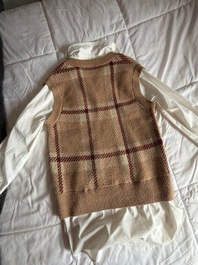 Adrianna Papell - Shirt/sweater vest combo S